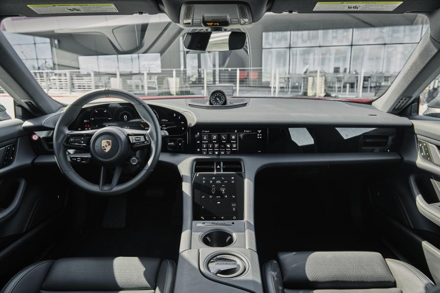 Торпедо Porsche Taycan 4S 2020 года  (NA) (фото 19 из 29)